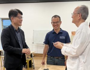 圖三：（由右至左）講者林錫璋醫師、本會現任理事長陳劭農博士、本會榮譽理事長陸定邦教授三人